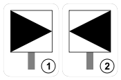 kwadratowa biała tablica z czarnym trójkątem zwróconym ostrzem w kierunku semafora, sygnalizatora powtarzającego lub tarczy ostrzegawczej