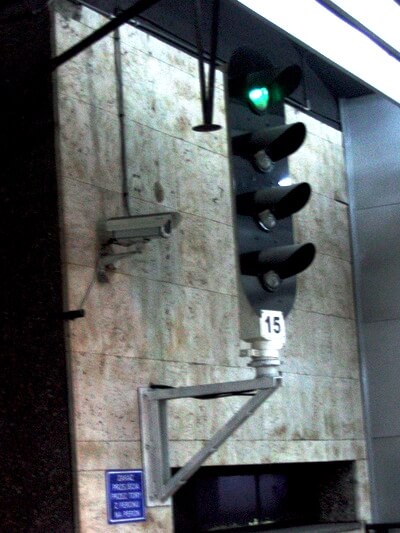 sygnalizator czterokomory umożliwiający podanie sygnału S1a na przystanku osobowym Warszawa Śródmieście